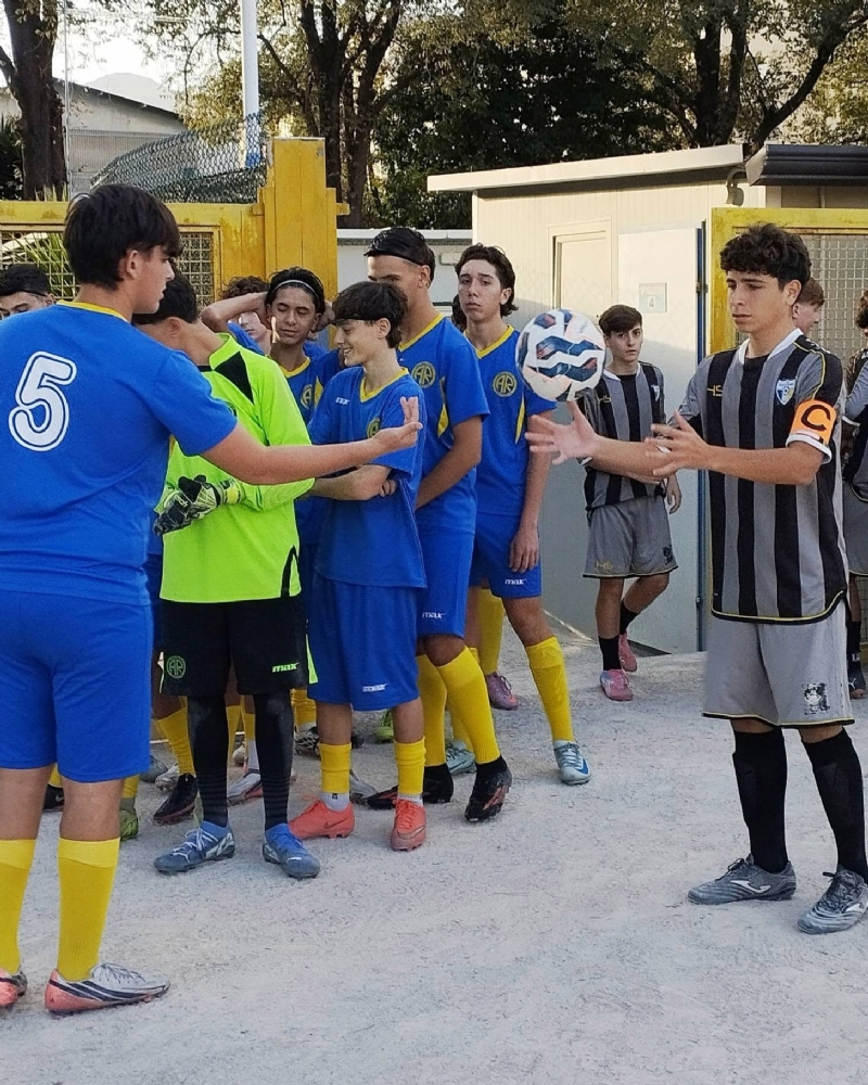IL CALCIO È UN GIOCO DI SQUADRA, DENTRO E FUORI DAL CAMPO!
